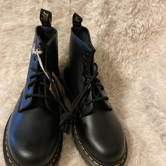 Dr. Martens 101 SMOOTH LEATHER ANKLE BOOTS - Picture 5 of 6